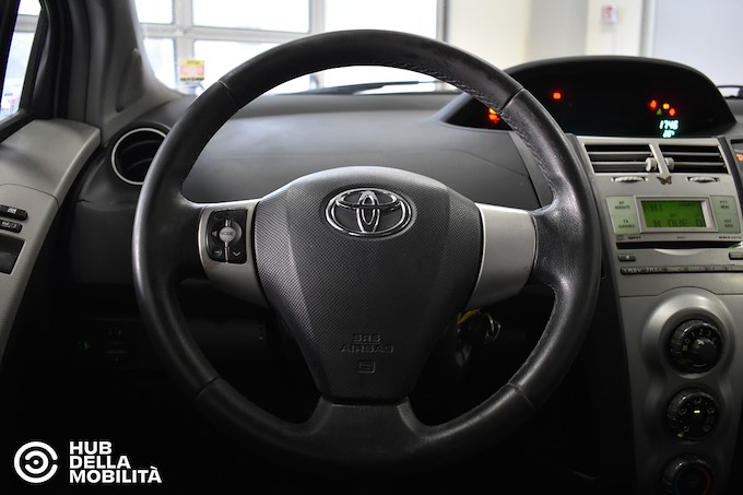 TOYOTA Yaris 1.0 5 porte
